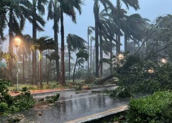 Tormenta tropical Helene gana fuerza y activa avisos por huracán en partes de Florida y México