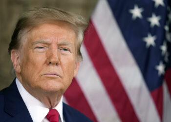 Presentan cargos contra tres agentes iraníes sospechosos de hackear campaña de Trump