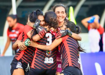 BS UES celebra su primer título en la Liga de Fútbol Playa