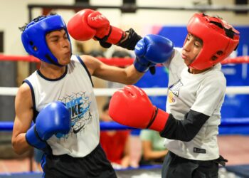 Sparring de boxeo cumple con el objetivo con jóvenes pugilistas