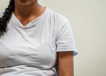 Pasa a juicio mujer acusada de asfixiar y mutilar a su hijo recién nacido en Santa Tecla