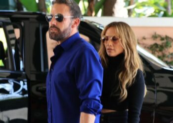 Jennifer Lopez y Ben Affleck, ‘cazados’ de la mano y besándose en pleno proceso de divorcio