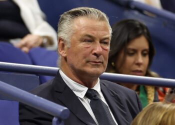 Equipo legal de Alec Baldwin acusa a fiscal de su caso de ‘abuso’
