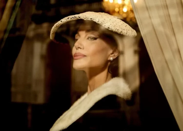 Biopic de María Callas deslumbra en Venecia y pone en la cumbre a Angelina Jolie