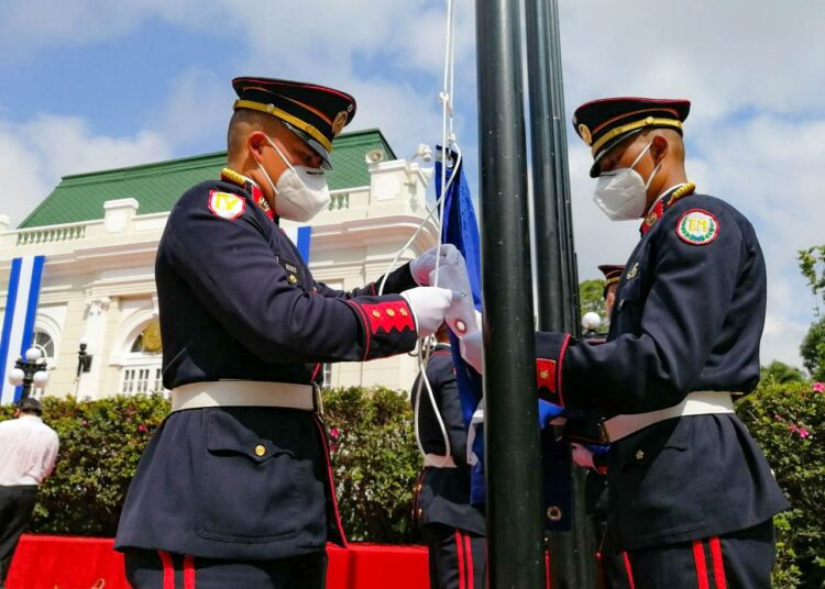 Las banderas en todo el territorio nacional estarán a media asta por 3 días por fallecimiento de Arriaza Chicas