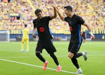 El Barcelona golea al Villarreal y sigue invicto en Liga