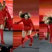 (VIDEO) Belinda sufre desafortunada caída en el desfile de L’Oréal en París