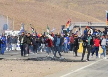 Tras violentos enfrentamientos se reinició la marcha de Evo Morales a La Paz