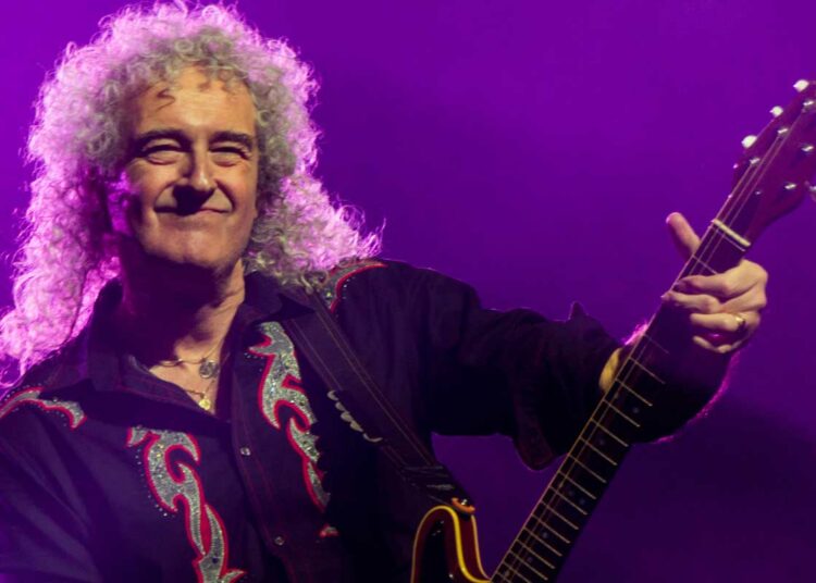 Brian May reveló que sufrió un derrame cerebral y perdió el control de su brazo izquierdo