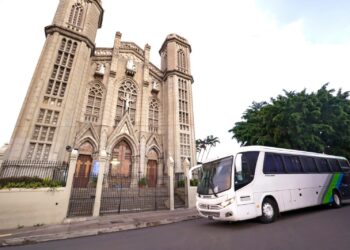 Gobierno renueva flota de Buses Alegres del ISTU para recorrer sitios turísticos del país