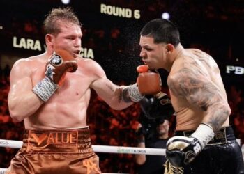 ‘Canelo’ vence por decisión unánime al boricua Berlanga y desata fiesta mexicana en Las Vegas