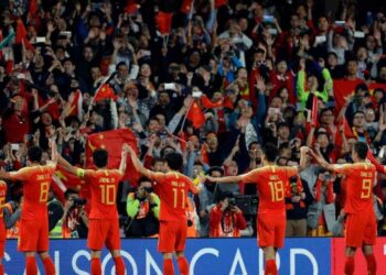 China: descubren 120 partidos de fútbol arreglados y expulsan a 43 personas de por vida
