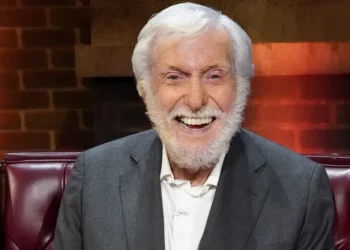 Dick Van Dyke sigue “buscando trabajo” tras ganar un Emmy a los 98 años