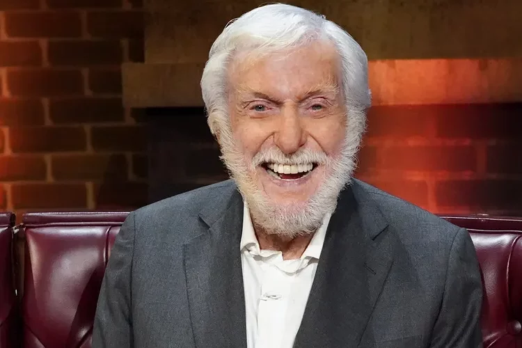 Dick Van Dyke sigue “buscando trabajo” tras ganar un Emmy a los 98 años