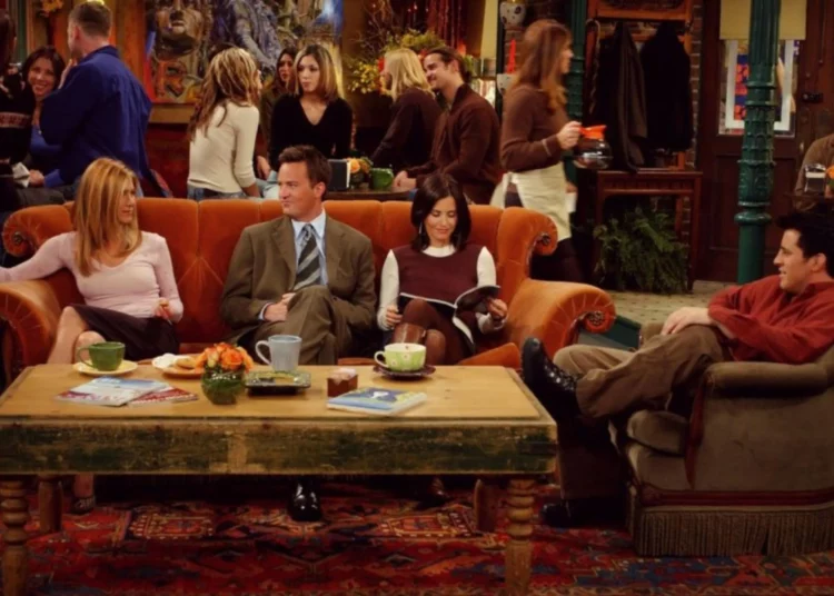 El histórico sofá de ‘Friends’ fue subastado por un monto increíble