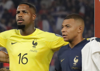 El arquero Mike Maignan apuntó contra Mbappe por su desempeño ante Italia