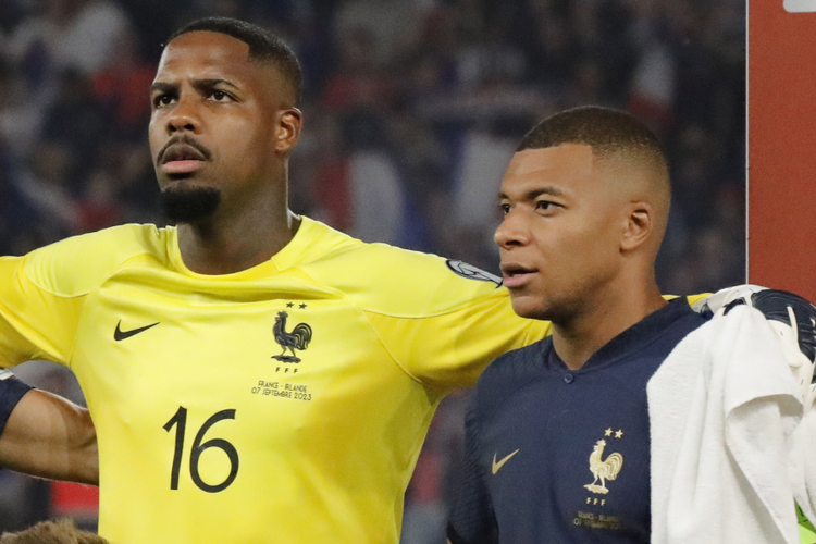 El arquero Mike Maignan apuntó contra Mbappe por su desempeño ante Italia