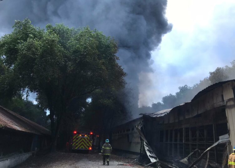 Reportan fuerte incendio en una granja en Guazapa