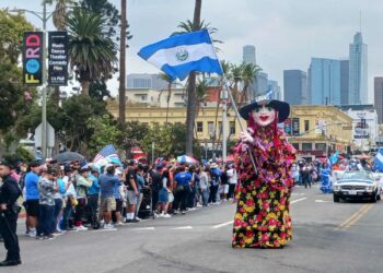 Diáspora en Los Ángeles conmemora 203 años de Independencia Patria