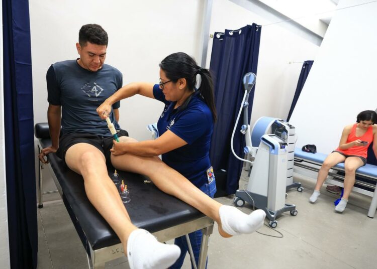 El INDES también apoya a los atletas con servicios médicos especializados