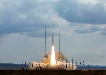 Irán pone en órbita su segundo satélite del año, dicen medios estatales