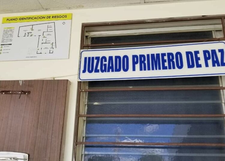 Hombre acusado de violación seguirá detenido en Santa Ana