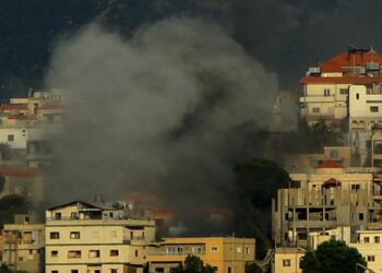 Israel lanza decenas de bombardeos en sur y este de Líbano