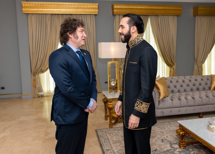 Presidente Bukele llegó anoche a Argentina para visita oficial con presidente Milei