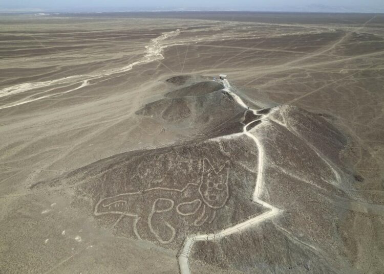 Descubren con IA más de 300 nuevas figuras en Nazca