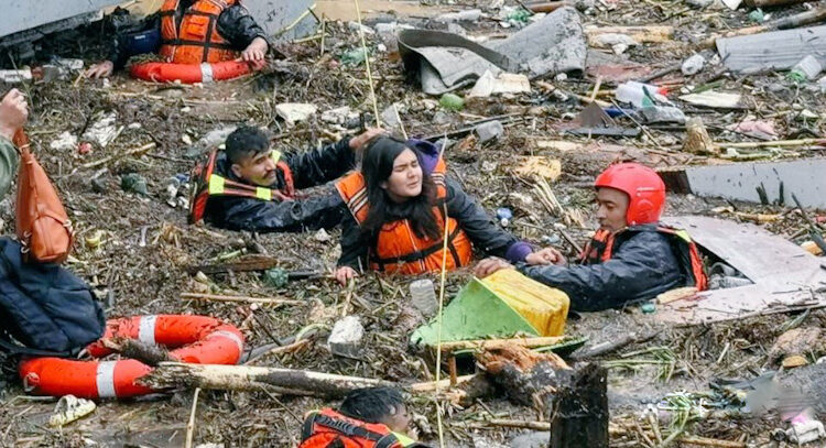 Inundaciones en Nepal dejan 101 muertos y 64 desaparecidos