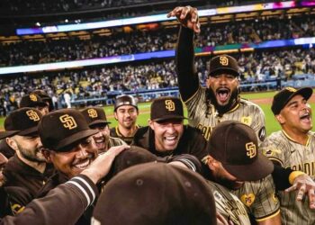 Padres avanzan a playoffs tras vencer a Dodgers con increíble triple play