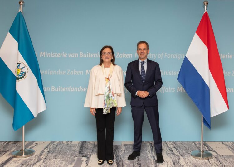 El Salvador busca reivindicar los derechos humanos de periodistas holandeses asesinados en 1982