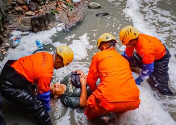 Hombre cae desde un puente en Lirios del Norte, de Cuscatancingo