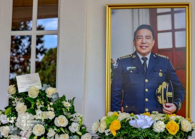 Restos mortales del subdirector de Investigaciones de la PNC son sepultados en La Unión