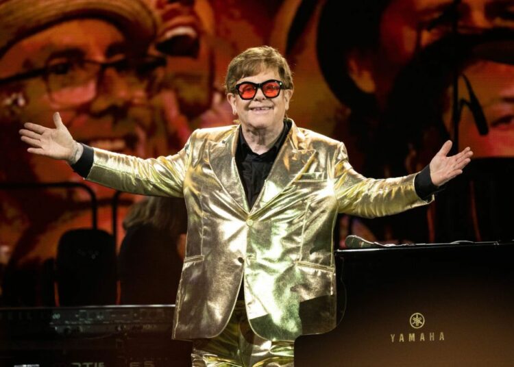 Elton John lamenta su falta de visión en el Festival Internacional de Cine de Toronto