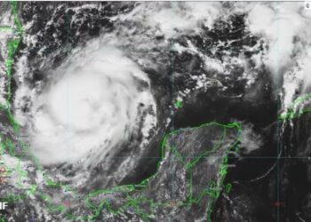 Milton se convirtió en huracán y continúa su avance hacia Florida