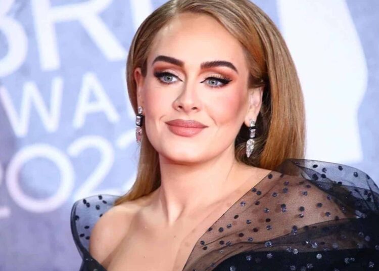 Adele se queda «sorda» de un oído tras una infección