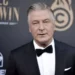 Un juez se niega a reconsiderar los cargos penales contra Alec Baldwin por la muerte de Halyna Hutchins