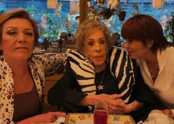 Alejandra Guzmán y Sylvia Pasquel tienen una fuerte pelea por los cuidados que recibe su mamá, Silvia Pinal