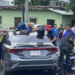 Motociclista es auxiliado tras chocar contra un vehículo en Santa Ana