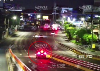 VIDEO | Captan vehículo circulando en sentido contrario sobre bulevar Los Próceres