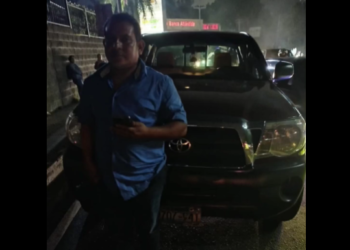 VIDEO | Conductor borracho arrastra por varios metros a inspector del VMT