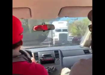 VIDEO | Se graba a sí mismo conduciendo en sentido contrario, sobre la Troncal del Norte