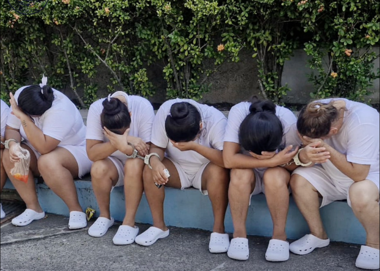 Nueve personas que estafaron con el «envío de maletas» por $301,500 seguirán en prisión