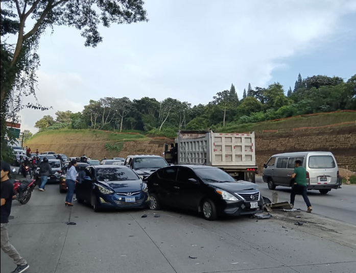 Reportan múltiple accidente de tránsito en carretera Los Chorros