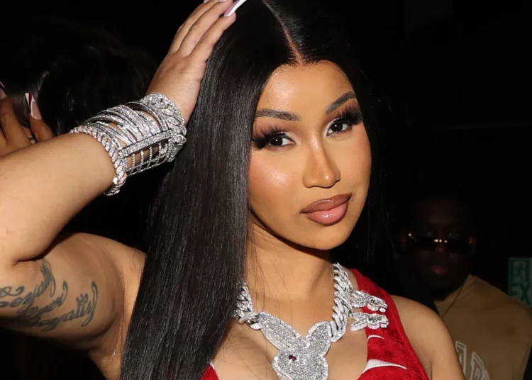 Cardi B cancela un concierto al ser hospitalizada por una emergencia médica