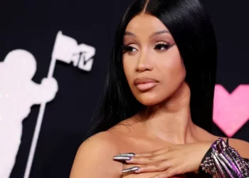 Cardi B se retira los implantes de sus glúteos