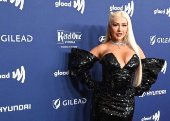 Christina Aguilera reveló el motivo por el que tiene lastimada una de sus rodillas