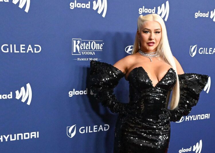 Christina Aguilera reveló el motivo por el que tiene lastimada una de sus rodillas