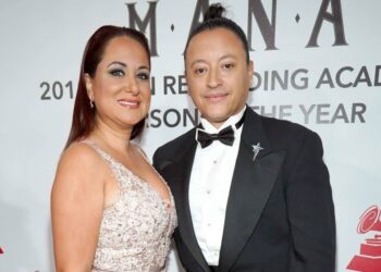 Elvis Crespo presenta demanda de divorcio contra su esposa tras 15 años de casados